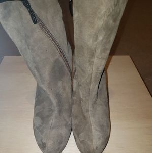 Grey calf suede boots w/studs